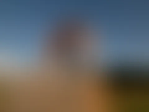 Vivien nackt auf dem Strohrundballen!