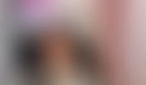 Selbstbefriedigung mit big Dildo und Nylons