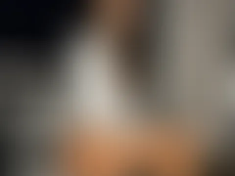 Jetzt so richtig geil auf dem Balkon weg gef**kt zu werden, wäre ein Traum, hast du Lust drauf?😋 #amateur #a**l #arschf**k #blowjob #devot #teen #teenf***e #titten #young