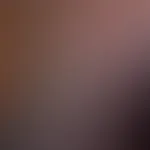 gefesselt breit beinig auf dem Stuhl