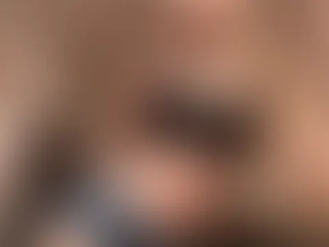 hey, ich hab mich ein bisschen hübsch gemacht für dich heute morgen, magst du mich so lieber… oder soll ich noch mehr ausziehen ?🔥