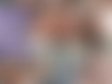 NEUES VIDEO IST ONLINE😍 Zwei geile blonde F**kstuten mit prallen  Ärschen fallen sofort übereinander her. Sie lutschen gierig meinen dicken Prügel und wollen abwechselnd geil gef**kt werden 🥵 Endet 
