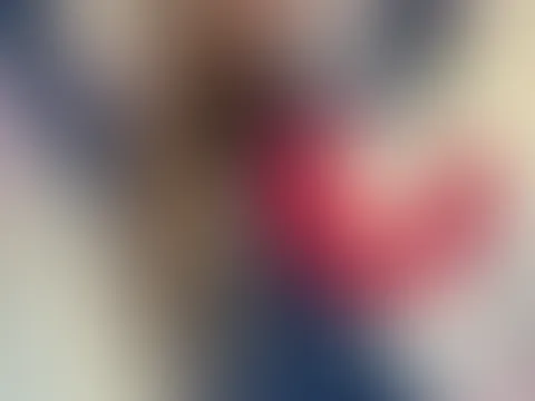 Also… willst du von einer heißen Polizistin wie mir verhaftet werden? 🖤 Wenn du brav bist, kommst du vielleicht nur mit einer Verwarnung davon… Aber wenn du unartig wirst… landest du in meinen Handsc