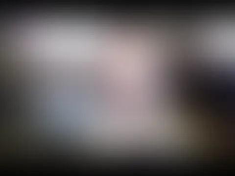 Geil Posend pinkelnd beim Ausmisten
