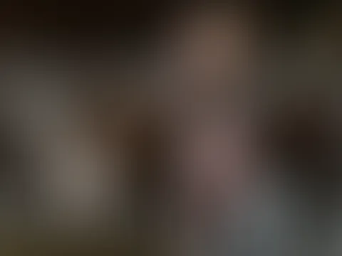 Viviens Landleben - Nackt und angeleckt zwischen den Kühen!