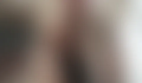 Dominante Stalkerin bricht ein und reitet S*****z ab