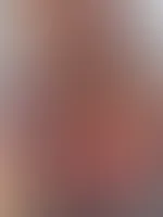 🌞 Guten Morgen, ihr Süßen! 😈💋 Na, schon wach? Oder darf ich euch heute ein bisschen beim Aufwachen helfen? 😏 Ich konnte nicht anders und musste euch direkt dieses heiße Foto dalassen… Manchmal is