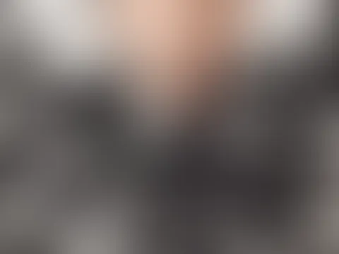 Möchtest du sehen wenn ich den Bademantel öffne? Dann schreib mir