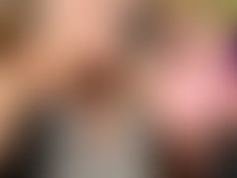 Hier mein erstes S*X VIDEO mit nem RIESEN BBC.. hoffe es gefällt dir, wie er meine kleine süße Teenie M****i aufdehnt 🙈😈💦