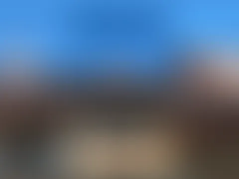 Nackig auf dem Dach