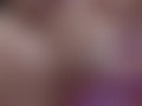 4min 21cm Dildo Video Ich bin komplett nackt sitze auf der Couch und f**ke meine P***y mit meinem Lila 21cm Dildo🤤 hin und wieder spiele ich mit meinen nackten Titten🍒 natürlich ist das Video mit To