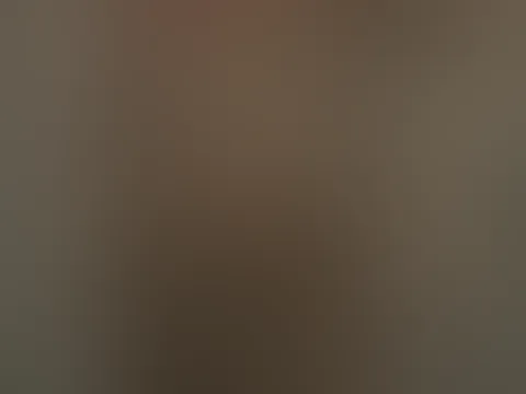 Oder vielleicht… ist es besser, wenn ich mich umdrehe? 😈 Wie gefällt euch dieser Anblick? Gebt ehrlich zu, welcher euch besser gefällt? 💦
