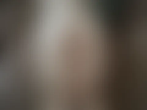 Nach nem Streit gestern Abend hat er mich gevögelt. Eigentlich war ich schon fertig fürs Bett. Haare weggebunden, im braven Blümchentop... er hat mein Höschen runter gerissen und mich von hinten genom