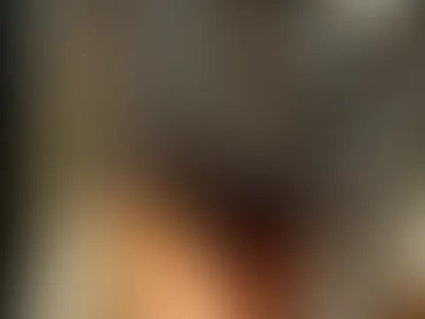 Na, wie sieht’s aus — hast du Lust? Geil? Na gut… eine schnelle Nummer. Ich zieh mich aus, und wir f**ken? 😋