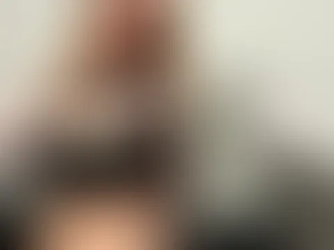 Schwarz sagt nicht viel – aber es verspricht alles 🖤 Ein kleiner Vorgeschmack… der Rest bleibt geheim. Bist du bereit? 👀