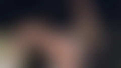 Die Hände einer Frau können Bände sprechen – mehr als jeder Befehl.