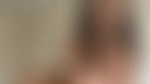 Schau dir meine dicken Titten und kurven an, willst du mich so in Doggy durch f**ken