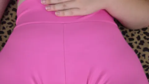 (Free with a subscription) HOT camel toe 🤤🤤🤤