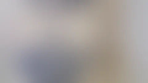 Legs spread – golden showers – masturbating in the bath 💦💧🛁