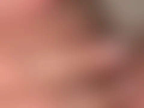 Eine saftige, junge M****i gefälligst? 💋