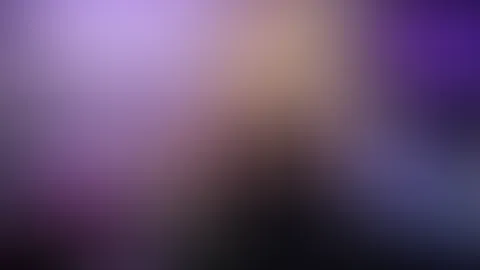 Du kleine F**kh**e ich steck dich in rock und stiefel maul auf für die herrin