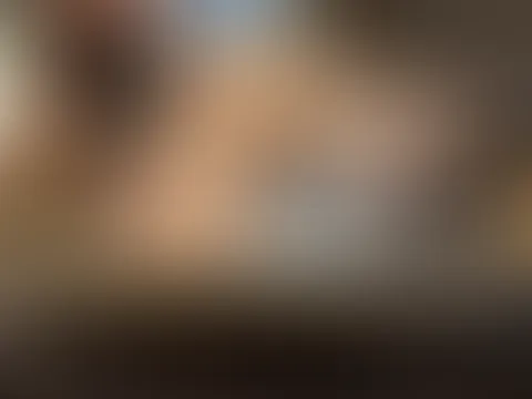 Na bin ich vllt die Nachbarin, die du schon immer haben wolltest � Tagsüber brav, aber wenn die High Heels rausgeholt werden, ändern sich die Regeln 😈. Lust auf einen exklusiven Blick hinter die Ku