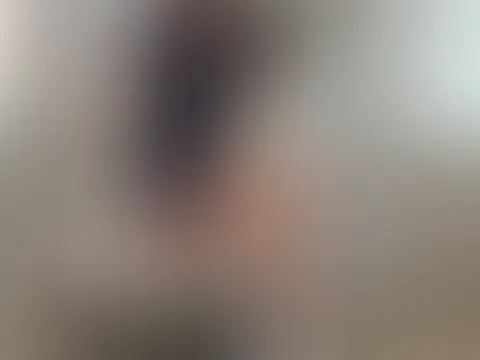 Meine Lieblingspose … welche ist deine? Lass es mich wissen! Brauchst du eine Pause? ⭐️ Meine Füße warten auf dich – weich, verwöhnt und bereit für neue Fotos und Videos. Schau auf meinem Profil vorbe