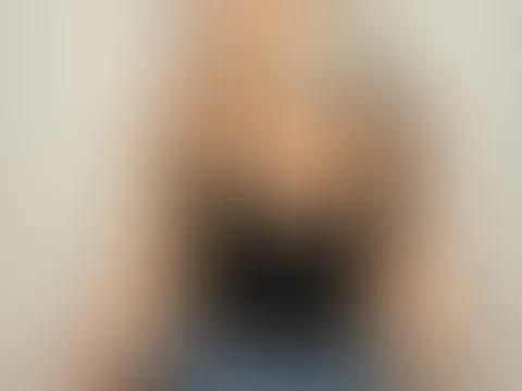 Bist du auch online?  Das hier findest du nackt ;) Und zwar hier in meinem Feed oder per privater Nachricht ;) Magst du es nackt haben? Schreib mir!