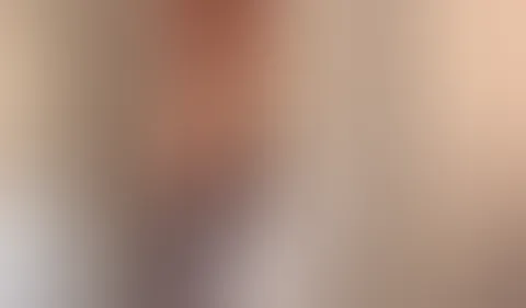 Leg deine Hände auf den Tisch