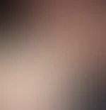 Trotz allem liege ich hier… nackt, heiß, mit harten Nippeln und diesem unstillbaren Kribbeln, das mich wahnsinnig macht… wer hält es aus, mich so vor Augen zu haben? 💦🔥