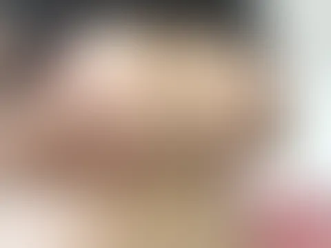 Schau mir zu wie ich meine prallen Tittchen massiere :)