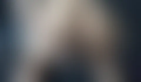 Große schwarze Dildo in Doggy stellung
