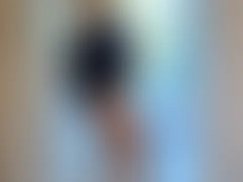 Bist du ebenfalls ein Fan von Nylons und den eleganten, stilvollen High Heels? Es gibt doch nichts Schöneres, als das Gefühl, in einem Paar exquisiter High Heels zu laufen, während die Nylons sanft di