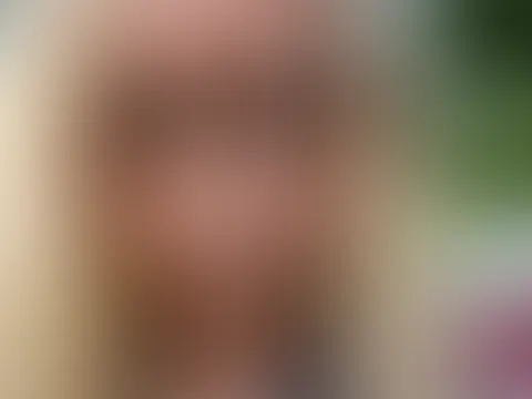 ❄️ Draußen wird’s kühler, aber bei mir wird’s 💦 & 🔥. Der Sommer endet, meine Lust nicht 😈🍑. Komm in meine Cam und lass dich richtig aufheizen 🔥🔥.