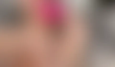 Genüsslich ziehe ich den Lush aus meinem Mund und stecke ihn dann in meine feuchte P***y. Was denkst du ist danach passiert? 😌
