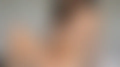 Nackt, nass und bereit… wer f**kt mich heute richtig durch und füllt mich auf? 😜