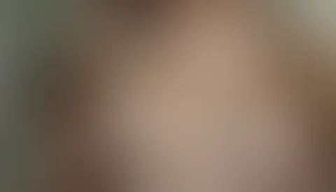 Ich nehme dich mit unter die Dusche haha. Gefilmt mit der Selfiekamera meines Handys. Schau dir meinen tropfend nassen Teenbody an. Ich wasche meine Brüste. Du siehst also meine strammen Nippel xD Sel