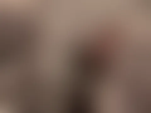Jasmin machts sichs auf der Flugzeugtoilette