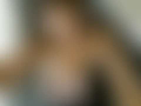 Wie wäre es wenn ich so nackt, und devot vor dir knie und du mir in meine Teenfresse und Titten wixt? Ich liebe es🥰