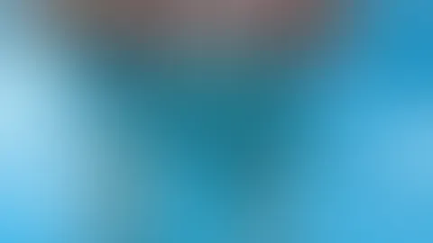 Schöne Grüße aus dem kühlen Pool? Du willst mehr sehen? Dann komm vorbei. 💋