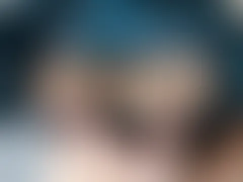 Selbst beim Streichen hab ich Bock... Wie wäre es mit einem "Akt" Bild , schön mit Farbe einsauen und ein Bild mit unseren Körpern machen 😏💦