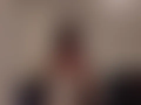 gerade aufgewacht und schon so bereit für spiegel-selfie-time!  oder besser für dich? :3 wer will mehr sehen? 💕