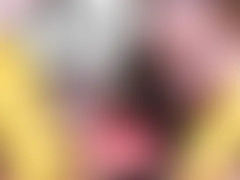 Stellas perfekt runde Titten w*****n diesen Dildo ab