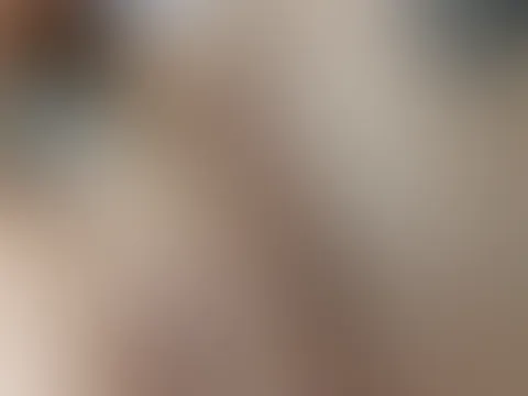 Willst du sehen meine kleine P***y von einem XXL Dildo geflickt wird, bis zum Orgasmus !!!Siehst du wie der Saft aus mir raustropft💦 Ich Liebe es von dicken Schwänzen durchgef**kt zu werden🥳