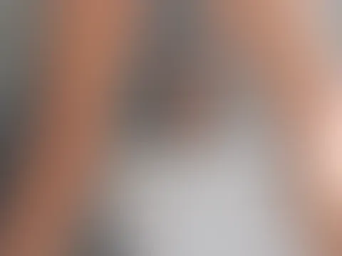 Ich reite Dildo, von hinten und dann von vorne, ganz nackt 😋 ich bräuchte deine Zunge und dann deinen S*****z 😋😘😋