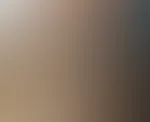 Ich trage nur einen BH und einen Rock mit kleinen Knöpfen… Einer nach dem anderen öffnet sich – ganz langsam. Jeder Klick verrät mehr von meinem schlanken Körper. Willst du zusehen, wie er ganz fällt?