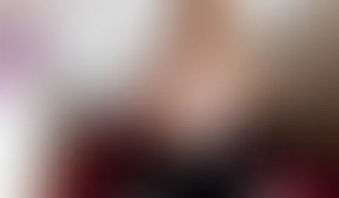 Mein erster Striptease mit Dildof**k unter dem Rock mit Nylons