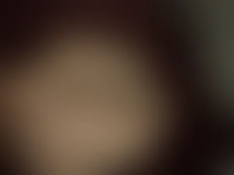 Öffne doch gerne meinen süßen Schlafanzug damit die geilen boobies rausfallen 🤭😍