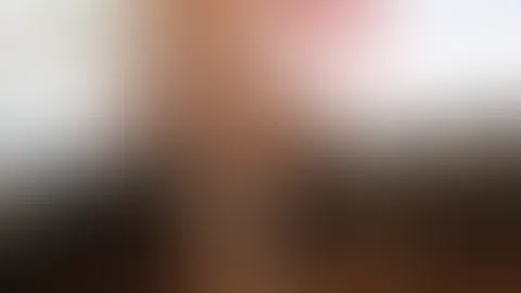 Volle Titten, dicker A***h und behaarte S****e – so sehe ich aus, wenn ich mich ausziehe.