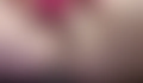 Eine wunderschöne Nahaufnahme wie ich mich in meinem Bikinihöschen verwöhne.  Ich schiebe das Höschen zur Seite und bringe mich an den Rand des Wahnsinns.  So nass und feucht, ich laufe aus und du kan